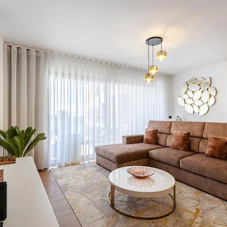 Four Seasons In Apartamento *